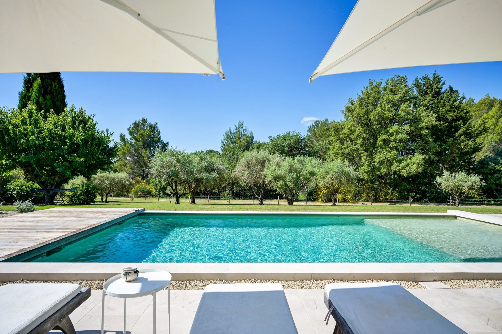 house 8 Rooms for sale on AIX EN PROVENCE (13100)