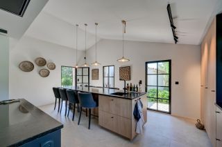 house 8 Rooms for sale on AIX EN PROVENCE (13100)