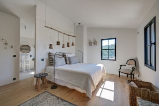 house 8 Rooms for sale on AIX EN PROVENCE (13100)
