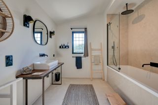 house 8 Rooms for sale on AIX EN PROVENCE (13100)