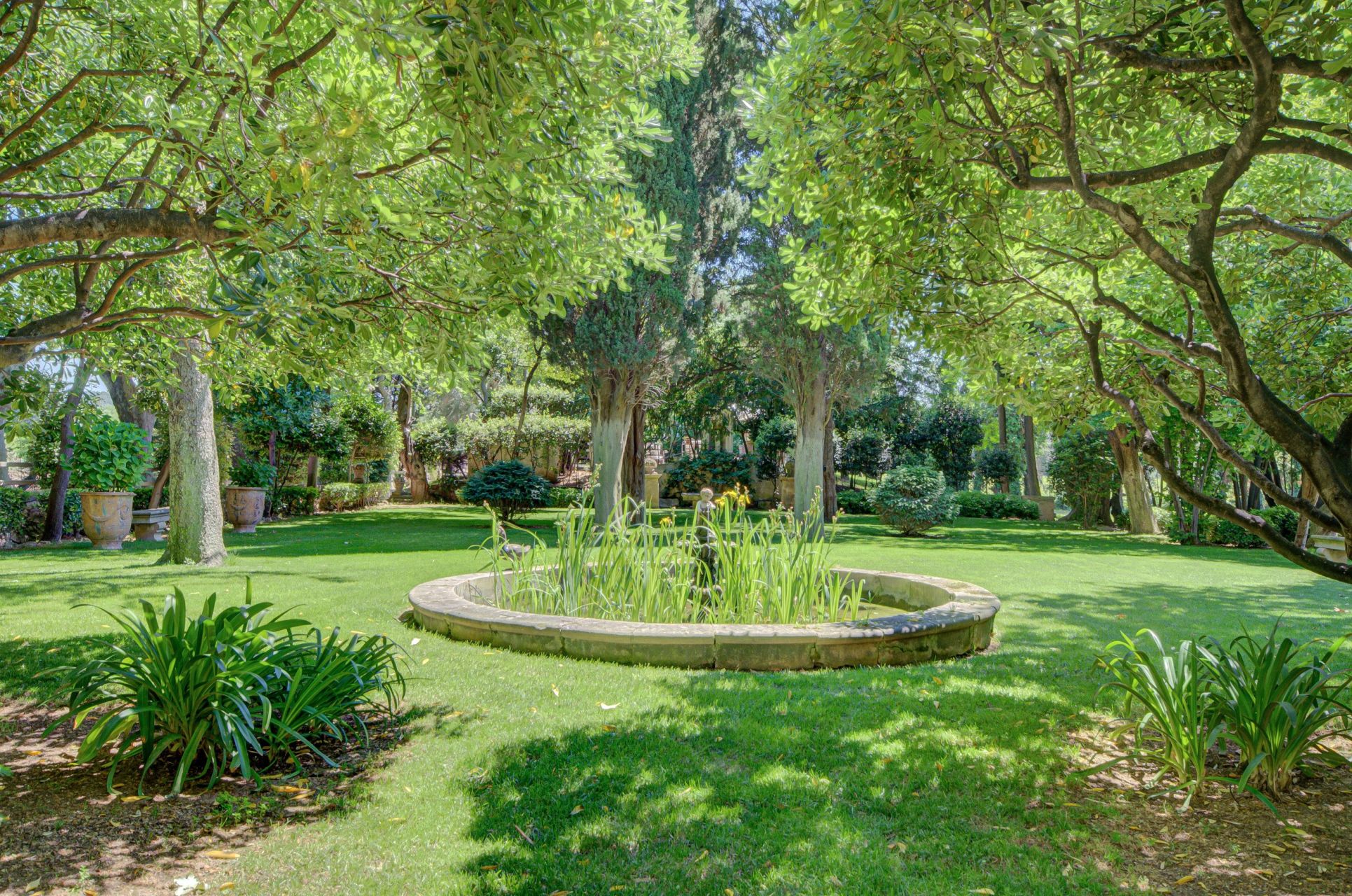 house 10 Rooms for sale on AIX EN PROVENCE (13100)