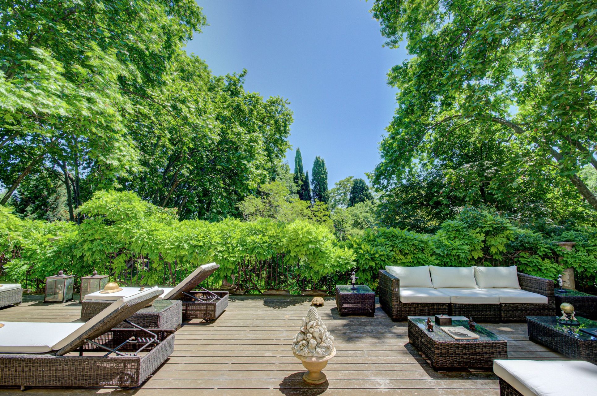 house 10 Rooms for sale on AIX EN PROVENCE (13100)