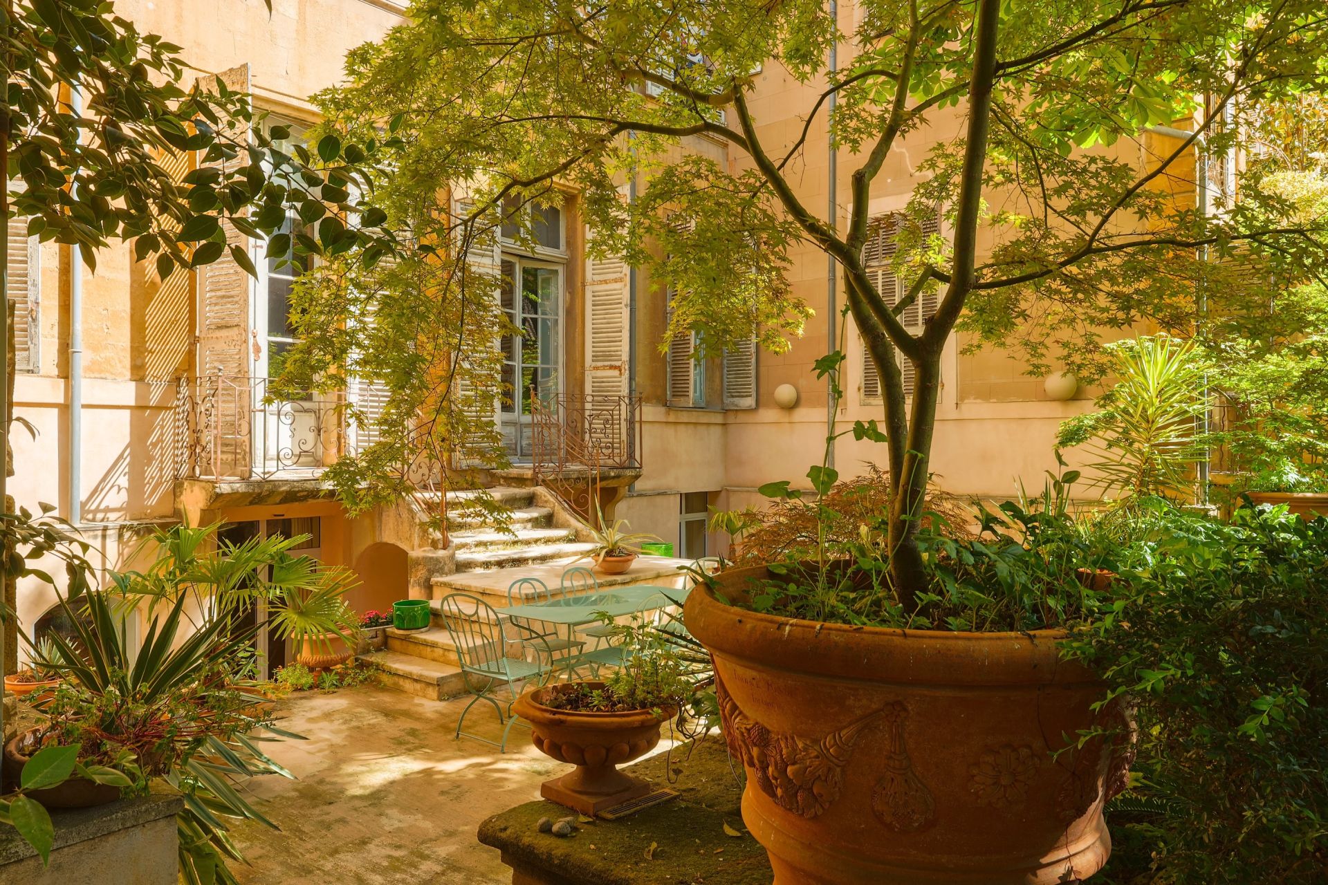 apartment 8 Rooms for sale on AIX EN PROVENCE (13100)