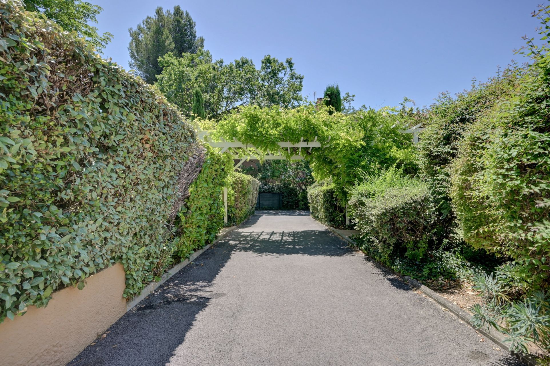 apartment 4 Rooms for sale on AIX EN PROVENCE (13100)