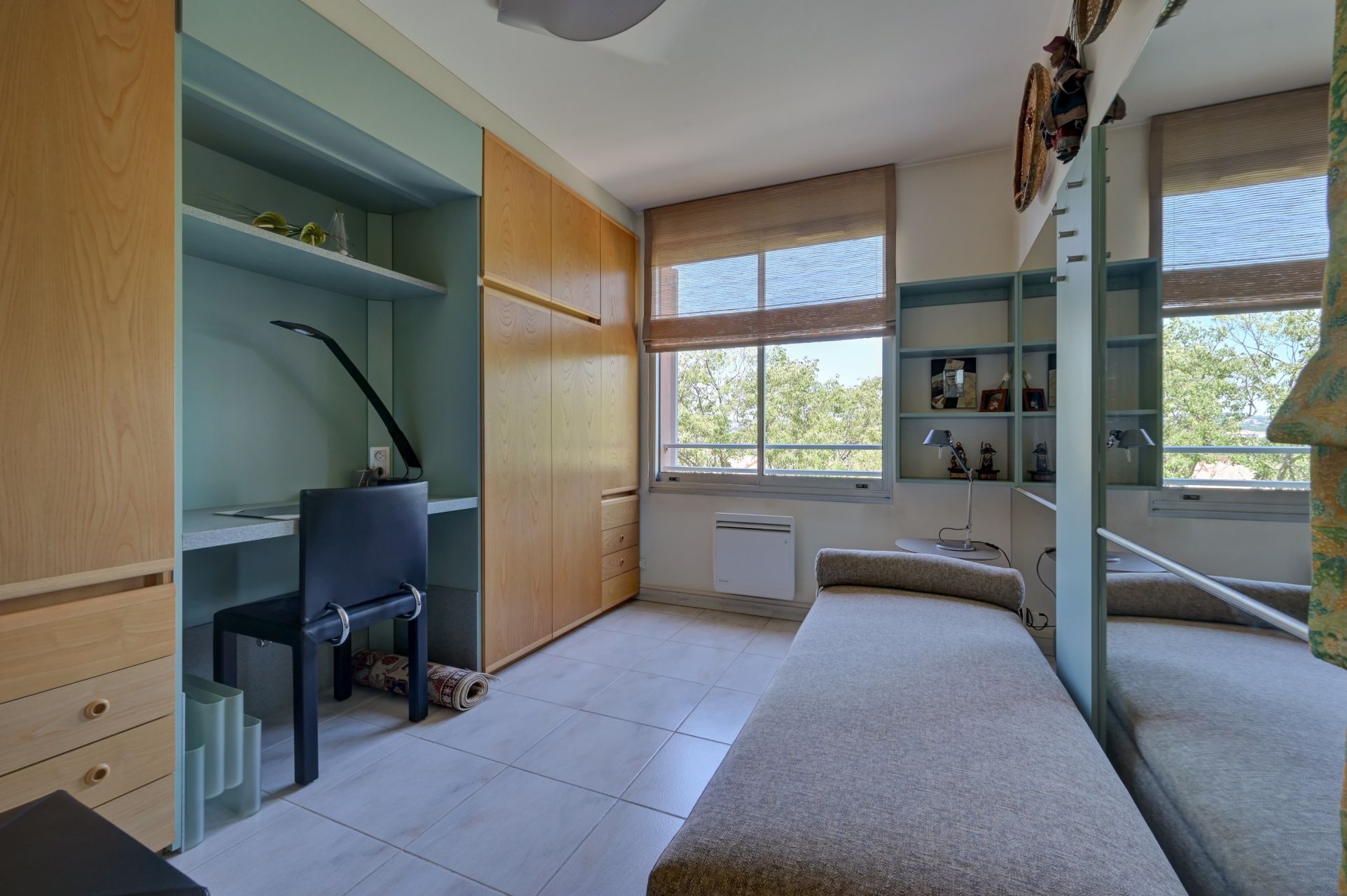 apartment 4 Rooms for sale on AIX EN PROVENCE (13100)