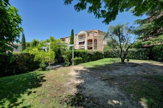 apartment 4 Rooms for sale on AIX EN PROVENCE (13100)