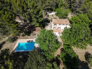 house 6 Rooms for sale on EGUILLES (13510)