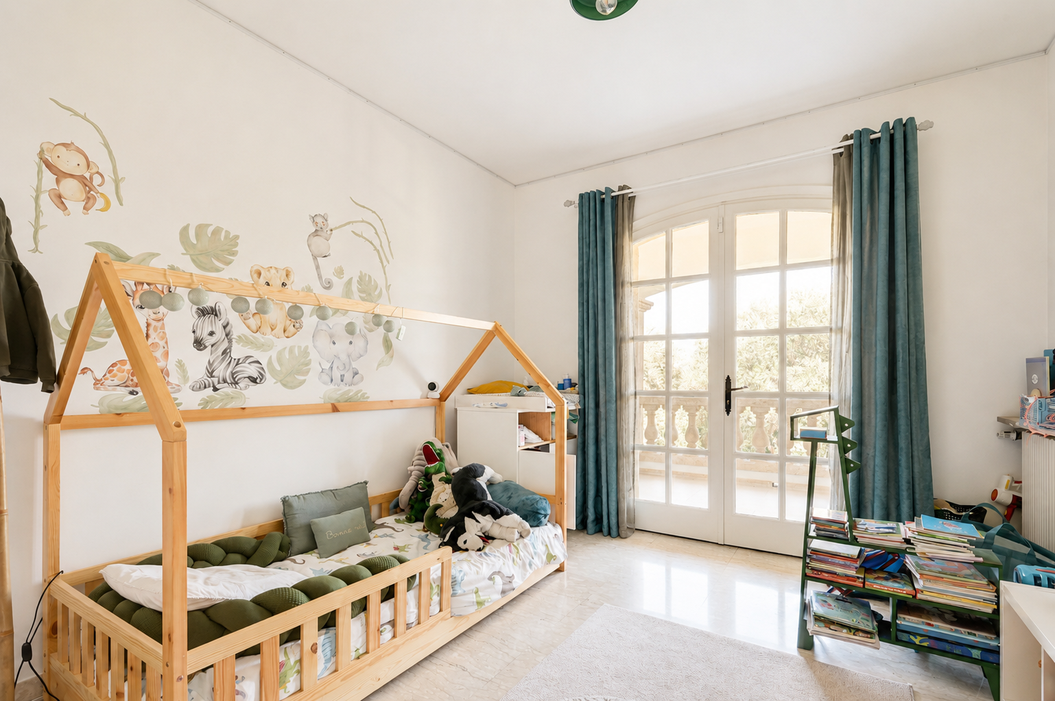 house 10 Rooms for sale on AUBAGNE (13400)