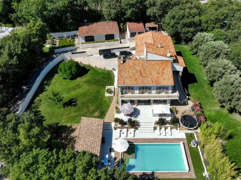 house 10 Rooms for sale on AUBAGNE (13400)