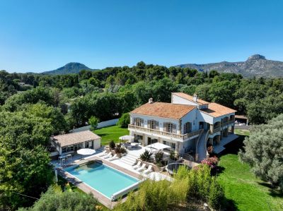 Sale House Aubagne 10&nbsp;Rooms 385&nbsp;m²