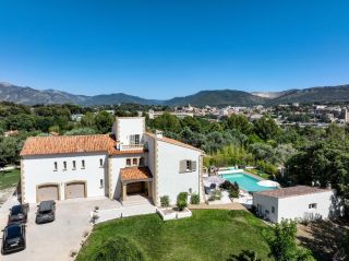 house 10 Rooms for sale on AUBAGNE (13400)