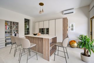 house 10 Rooms for sale on AUBAGNE (13400)