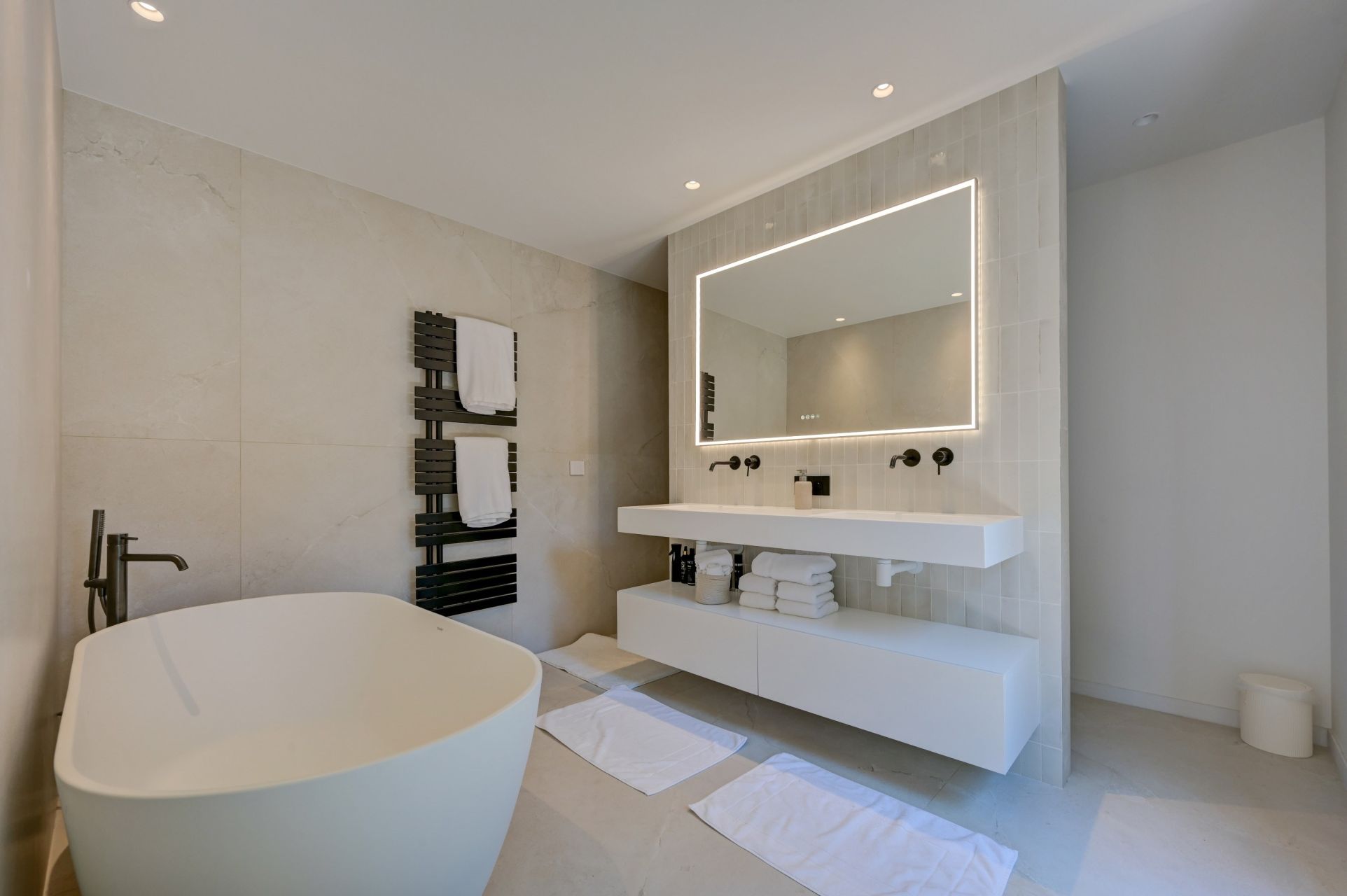 house 7 Rooms for sale on AIX EN PROVENCE (13100)