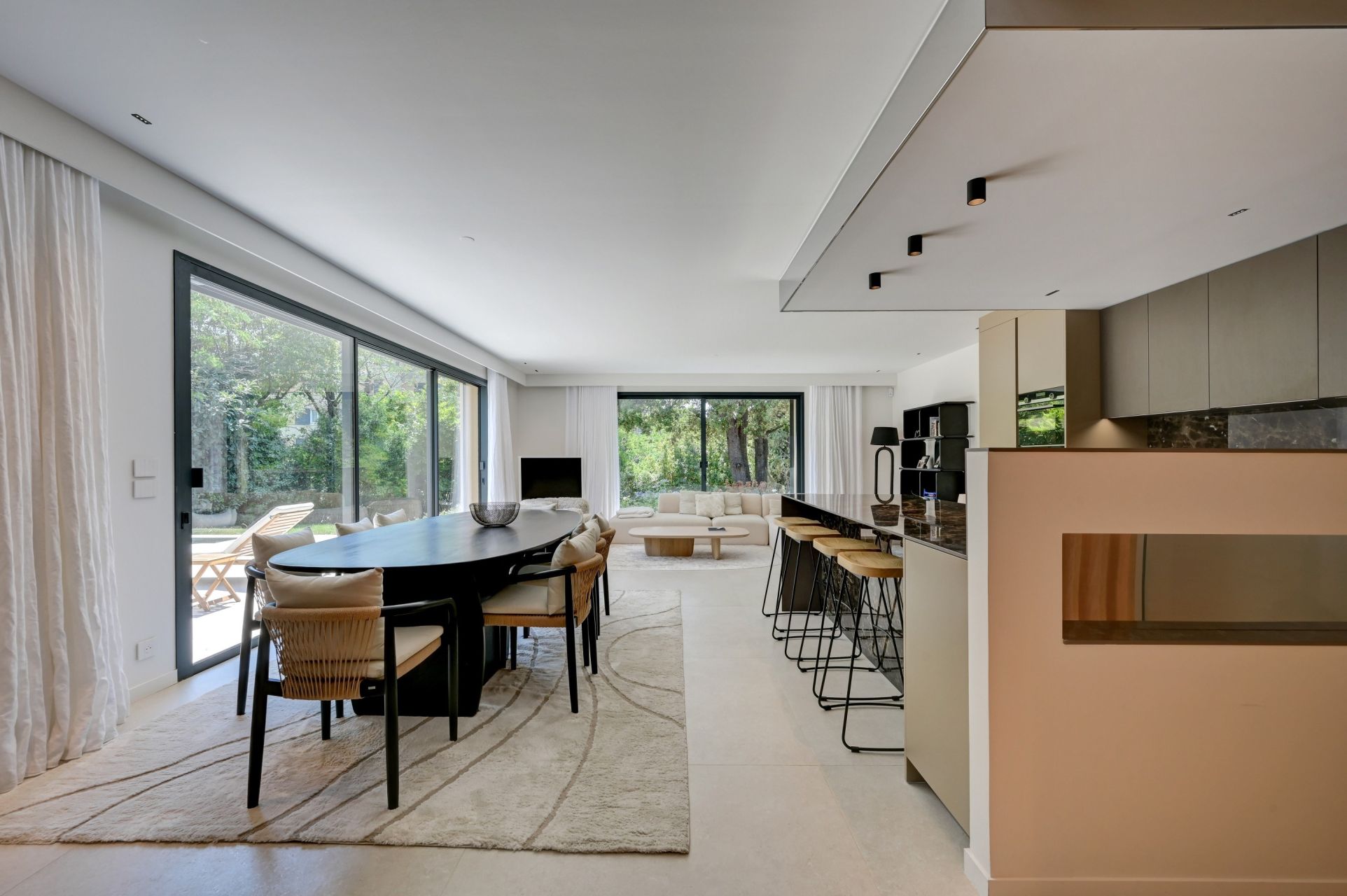 house 7 Rooms for sale on AIX EN PROVENCE (13100)