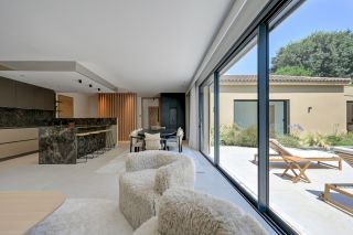 house 7 Rooms for sale on AIX EN PROVENCE (13100)