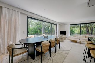 house 7 Rooms for sale on AIX EN PROVENCE (13100)