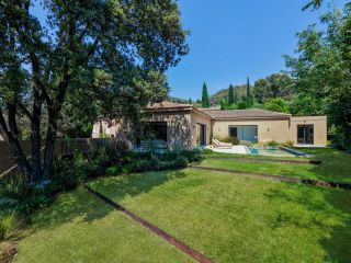 house 7 Rooms for sale on AIX EN PROVENCE (13100)