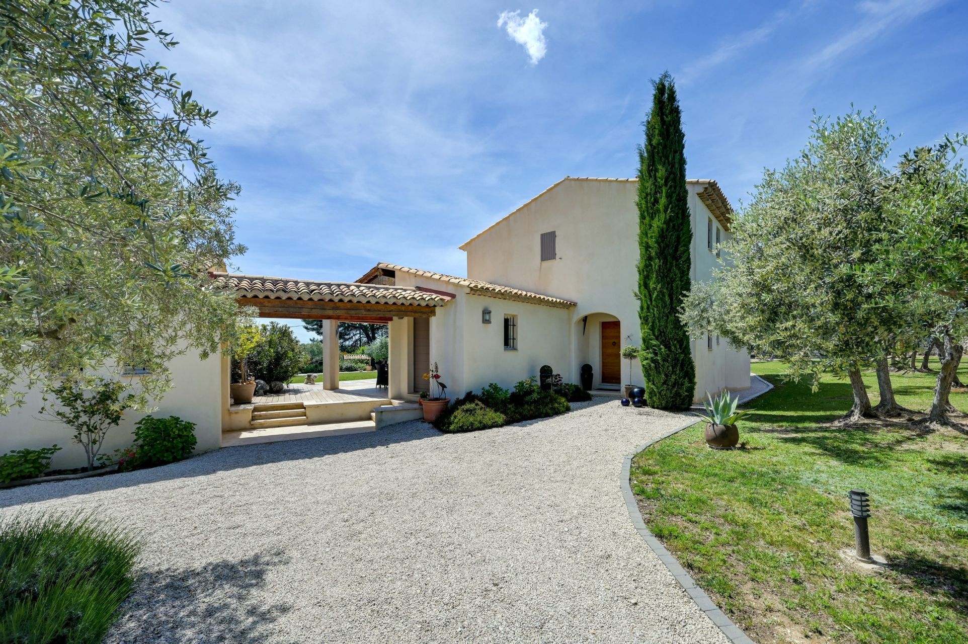 maison 8 Pièces en vente sur EGUILLES (13510)