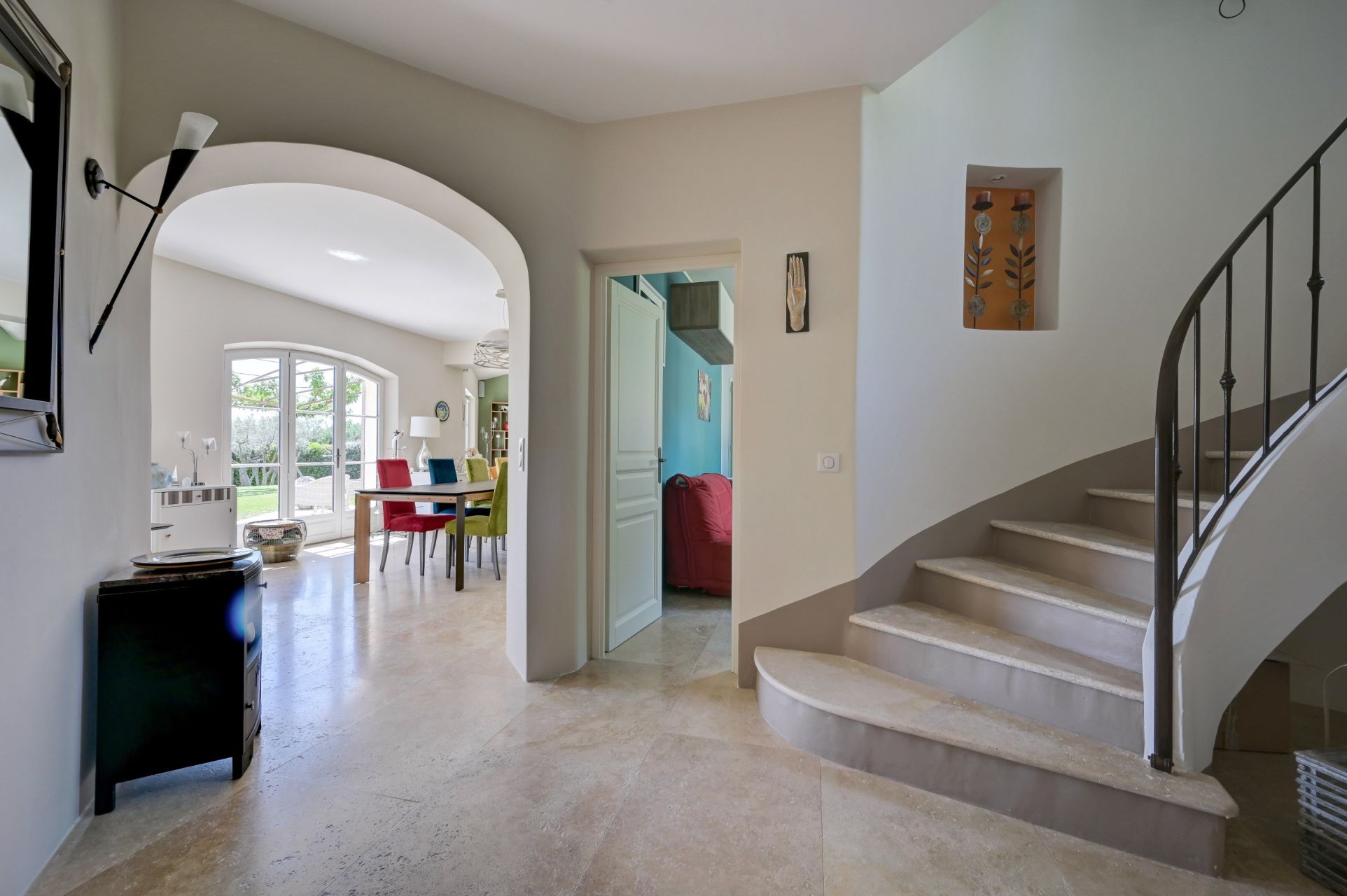 house 8 Rooms for sale on EGUILLES (13510)