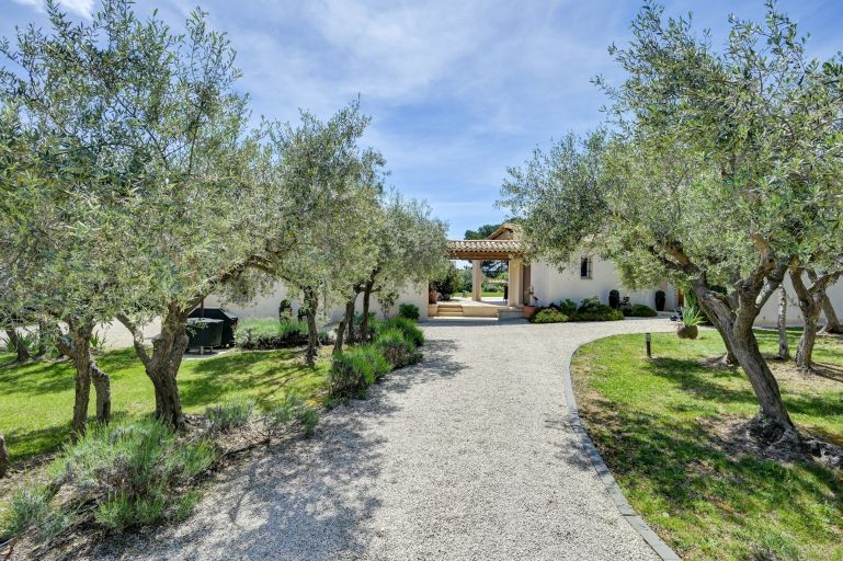 maison 8 Pièces en vente sur EGUILLES (13510)