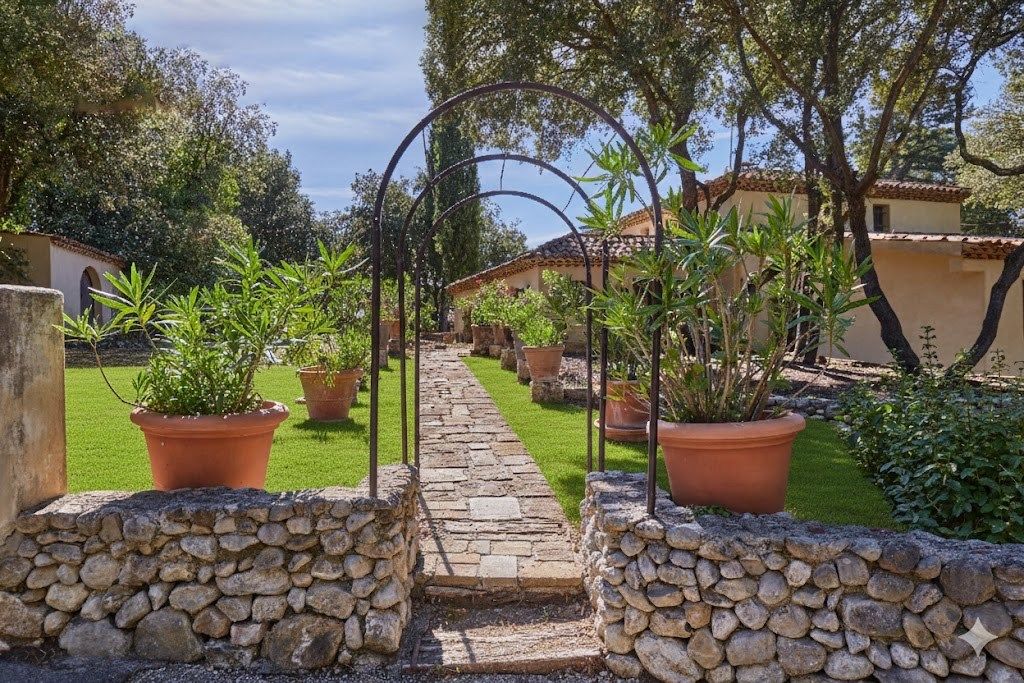 house 12 Rooms for sale on AIX EN PROVENCE (13100)