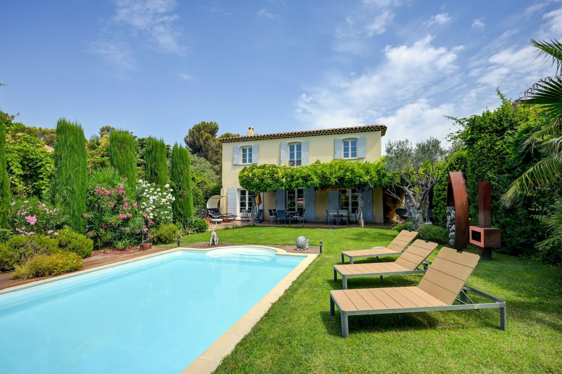 house 8 Rooms for sale on BOUC BEL AIR (13320)