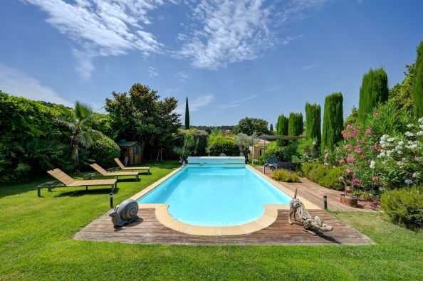 Vente Maison Bouc-Bel-Air 8&nbsp;Pièces 211&nbsp;m²