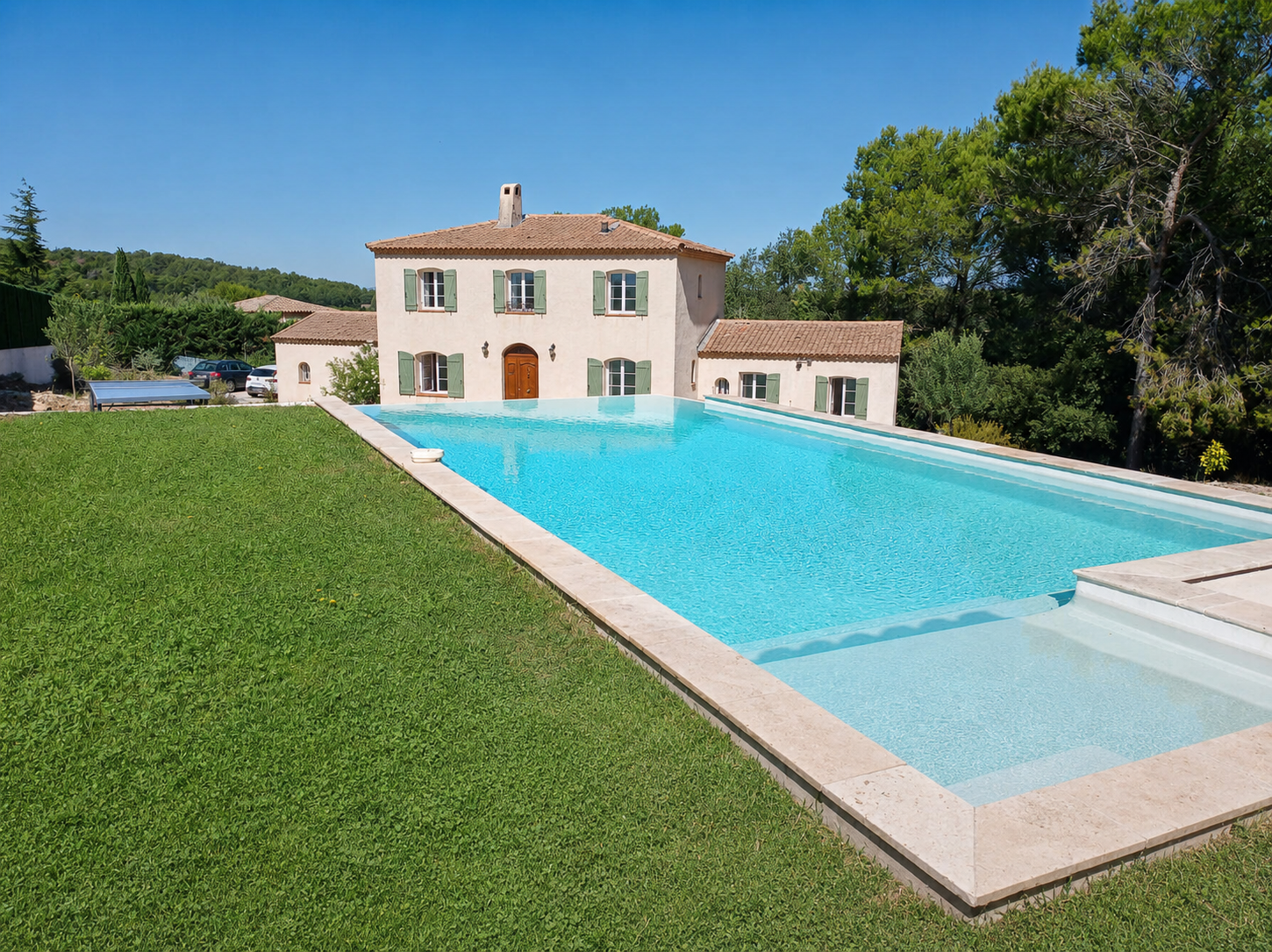 house 8 Rooms for sale on EGUILLES (13510)