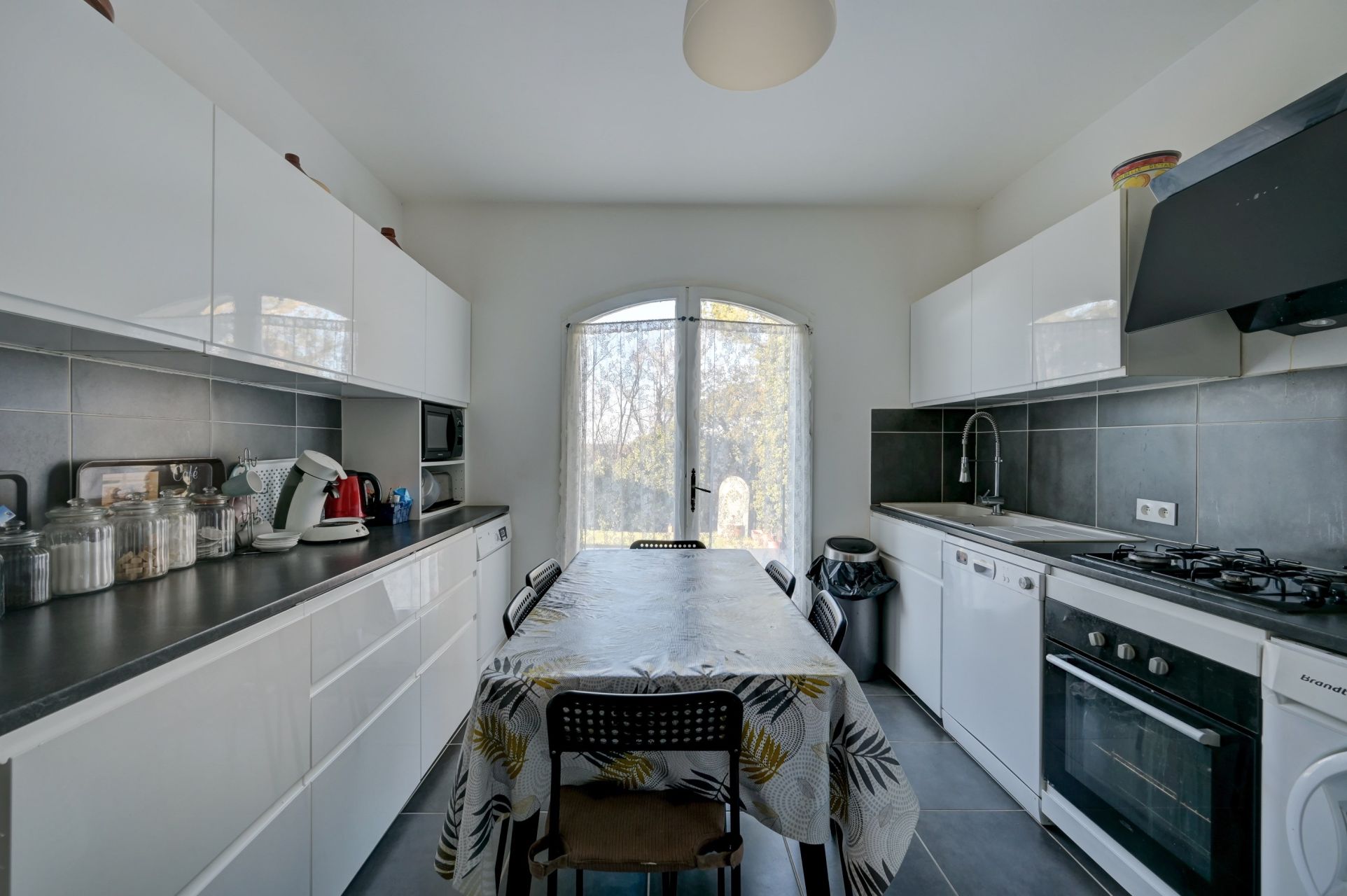 house 8 Rooms for sale on EGUILLES (13510)