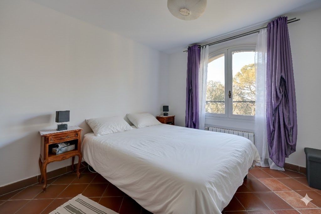 house 8 Rooms for sale on EGUILLES (13510)
