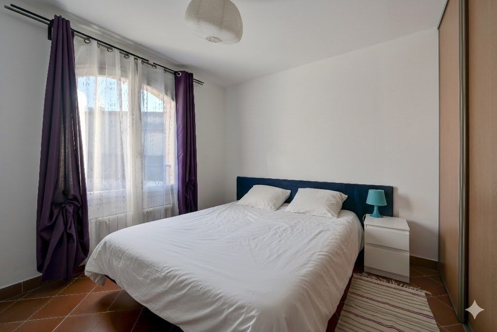 house 8 Rooms for sale on EGUILLES (13510)