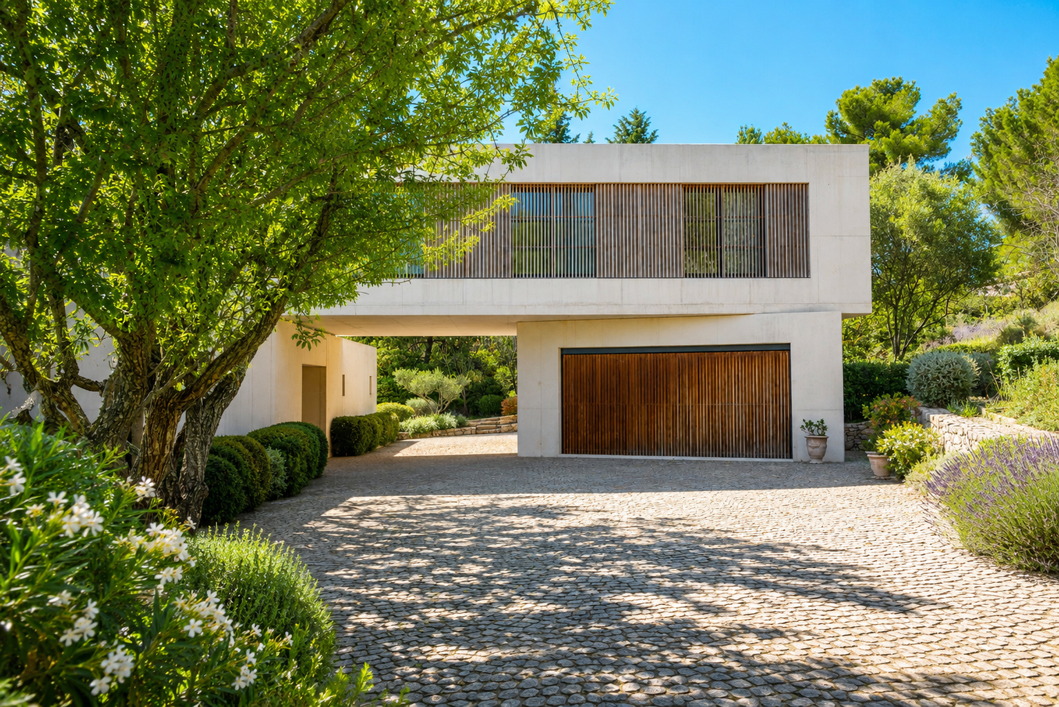house 10 Rooms for sale on AIX EN PROVENCE (13100)