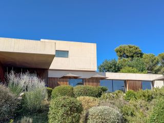 house 10 Rooms for sale on AIX EN PROVENCE (13100)