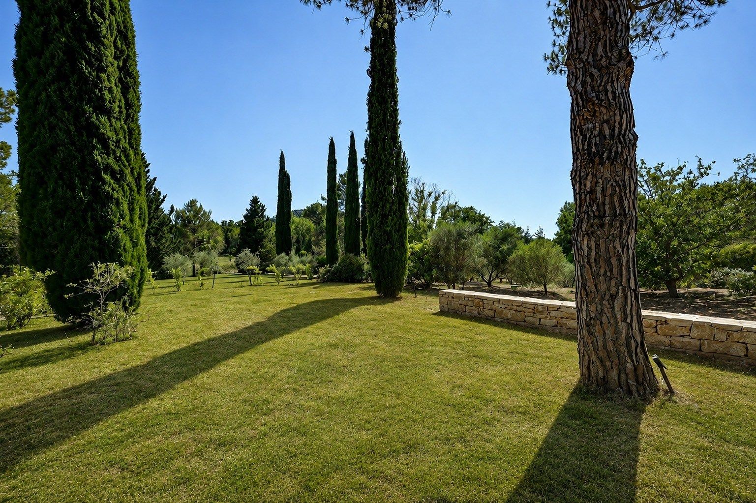 house 7 Rooms for sale on AIX EN PROVENCE (13100)