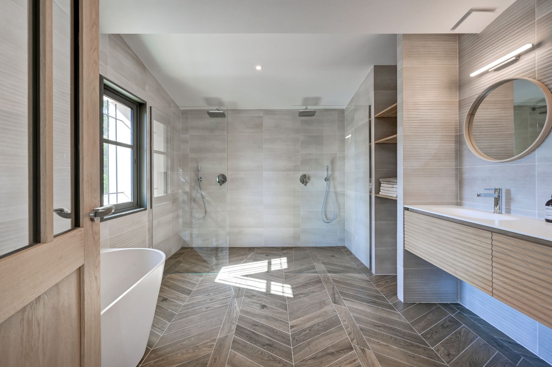 house 7 Rooms for sale on AIX EN PROVENCE (13100)