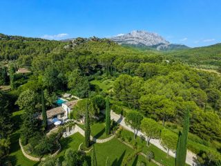 house 7 Rooms for sale on AIX EN PROVENCE (13100)