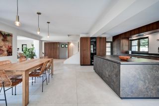 house 7 Rooms for sale on AIX EN PROVENCE (13100)