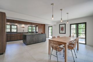 house 7 Rooms for sale on AIX EN PROVENCE (13100)