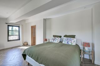 house 7 Rooms for sale on AIX EN PROVENCE (13100)
