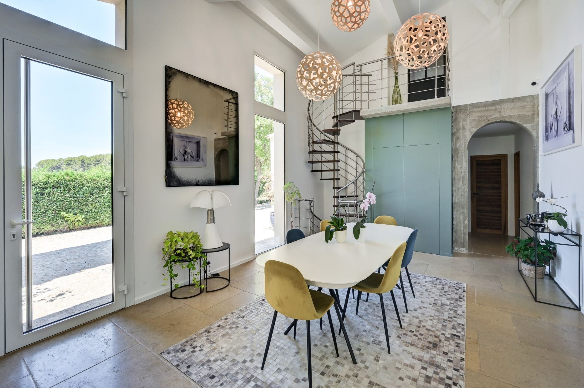 house 6 Rooms for sale on EGUILLES (13510)