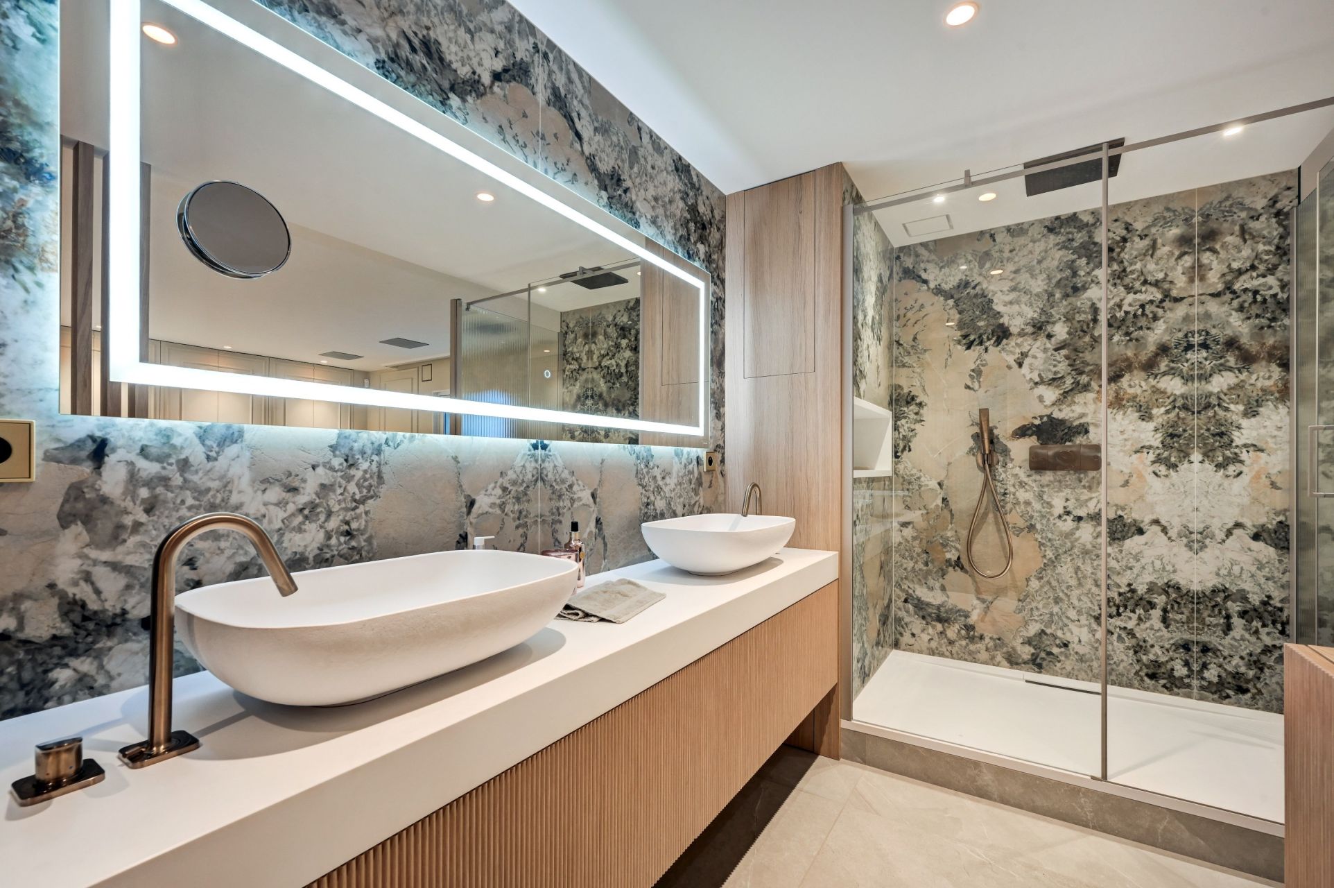house 6 Rooms for sale on EGUILLES (13510)