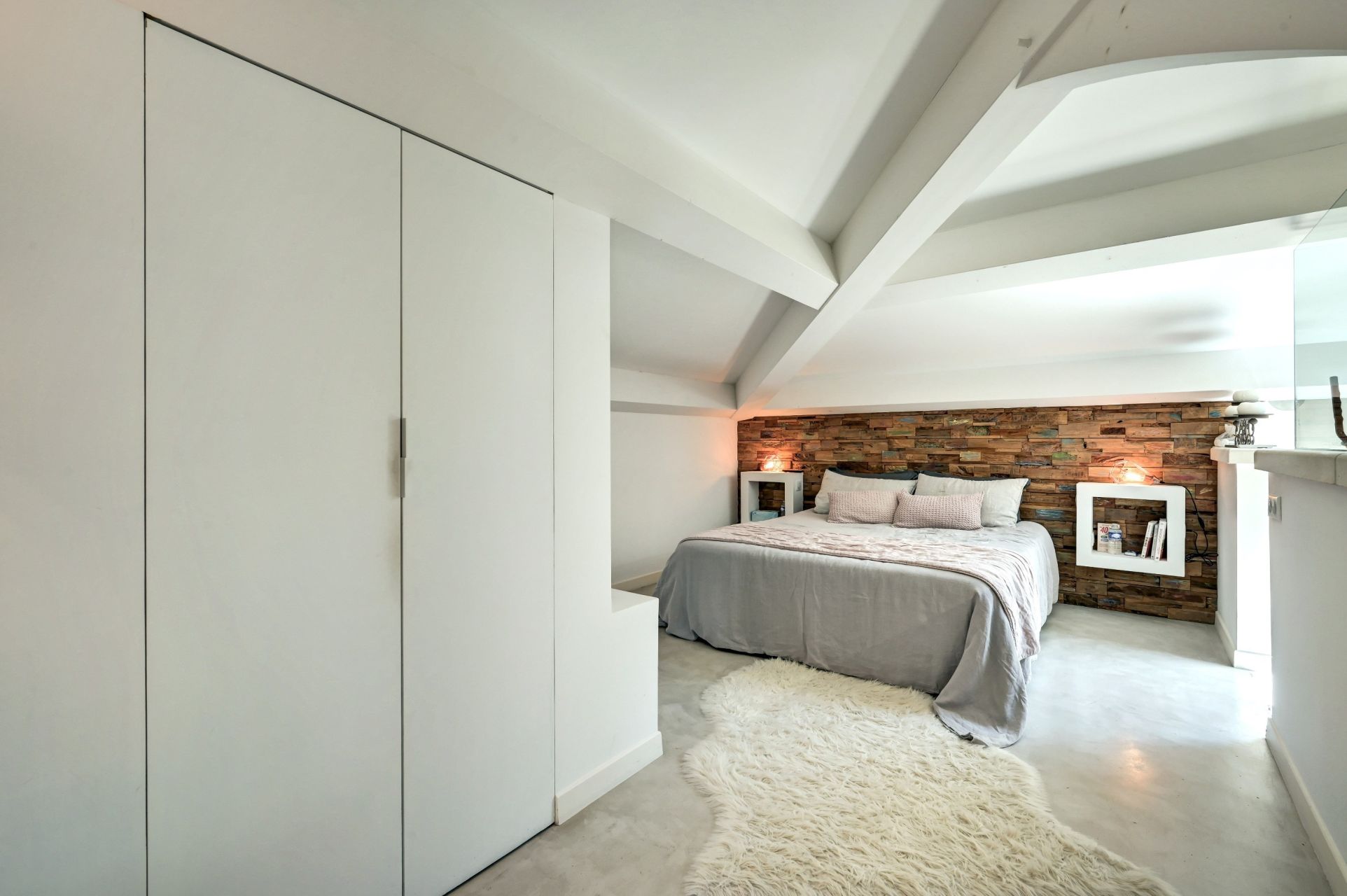 house 6 Rooms for sale on EGUILLES (13510)