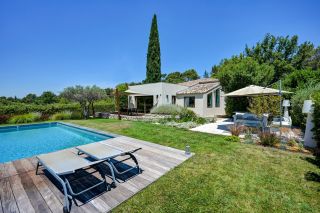 house 6 Rooms for sale on EGUILLES (13510)