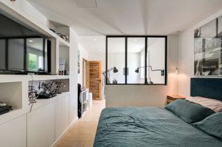 house 6 Rooms for sale on EGUILLES (13510)