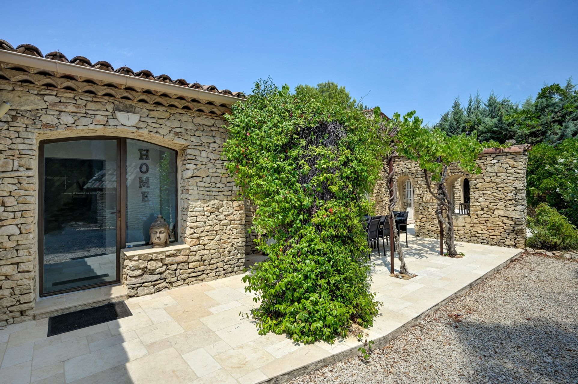 house 8 Rooms for sale on LAURIS (84360)