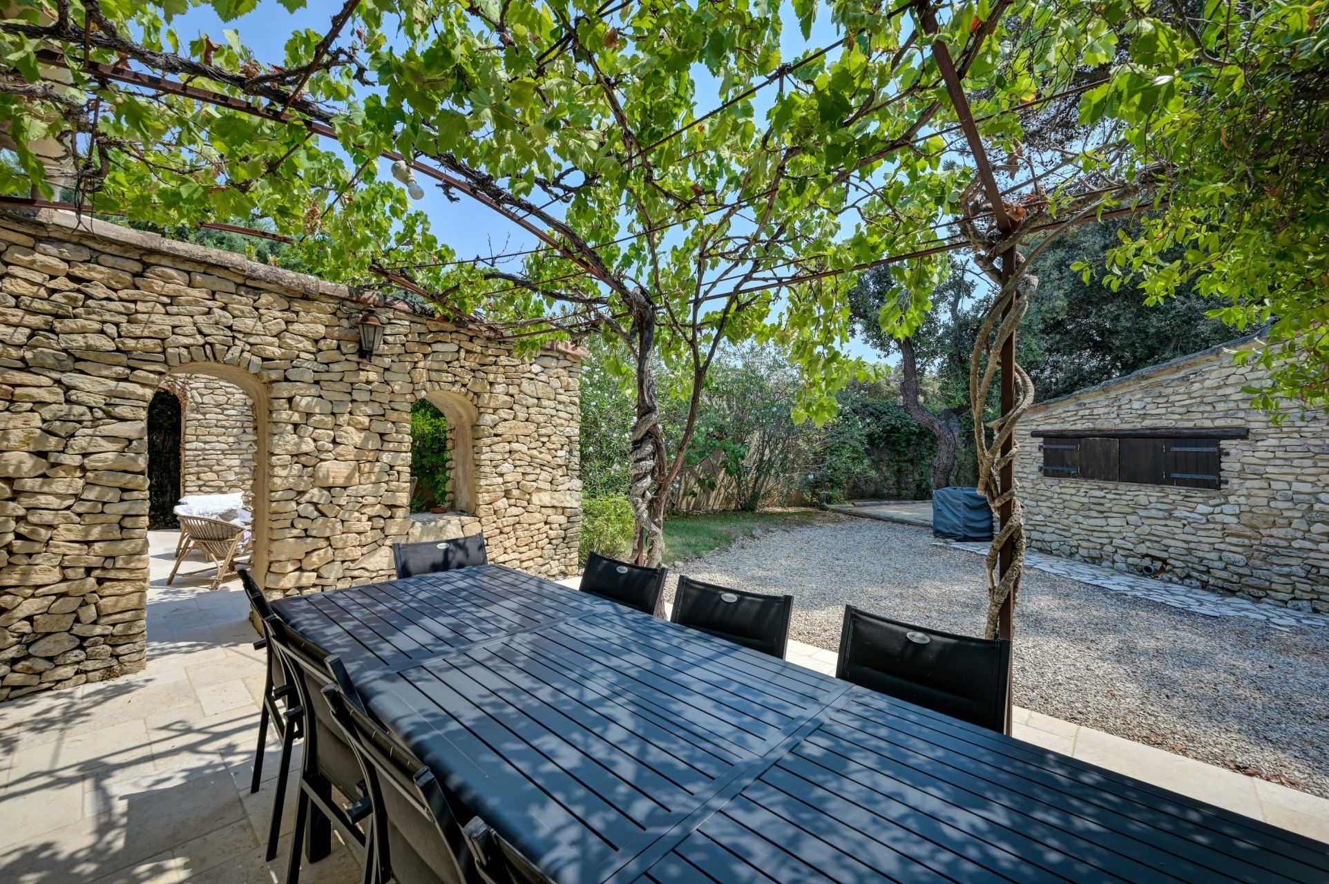 house 8 Rooms for sale on LAURIS (84360)