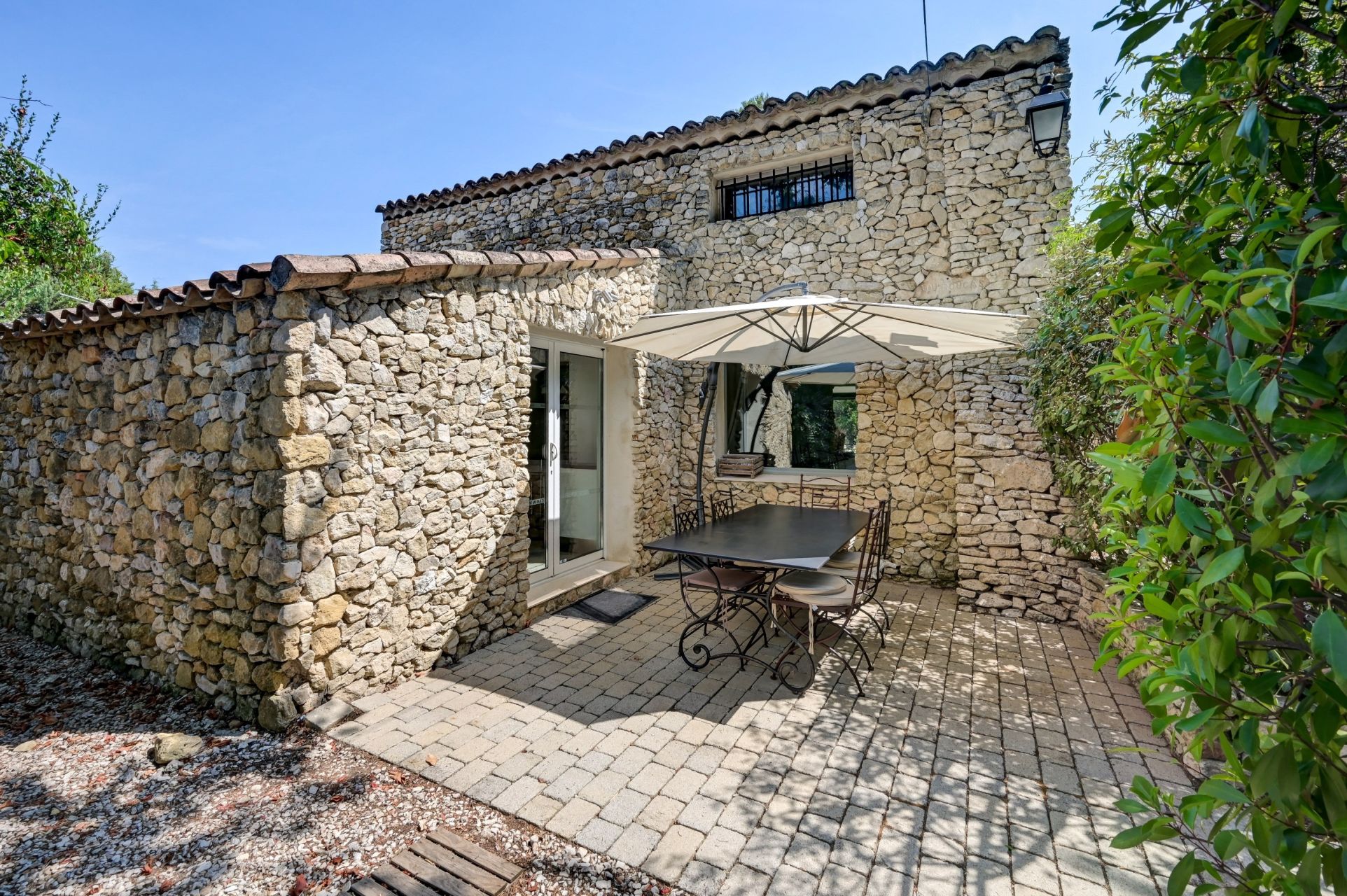 house 8 Rooms for sale on LAURIS (84360)