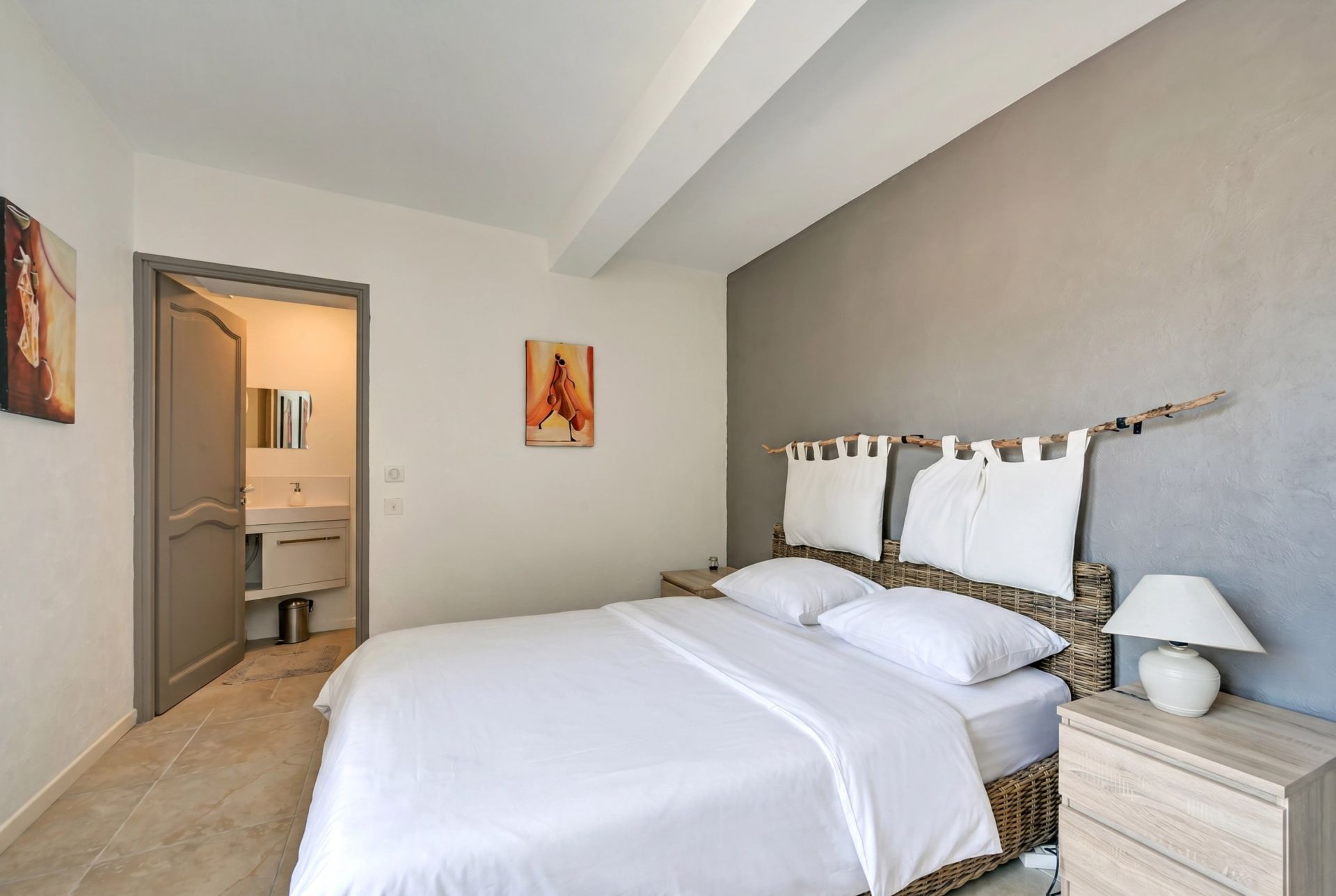 house 8 Rooms for sale on LAURIS (84360)