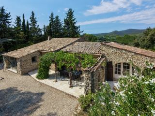 house 8 Rooms for sale on LAURIS (84360)