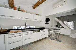 house 8 Rooms for sale on LAURIS (84360)